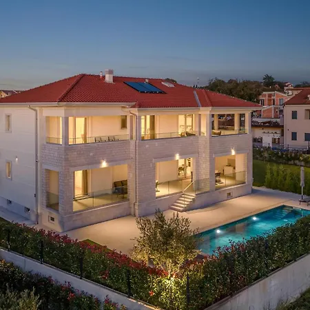 Cozy In Vabriga With Wi-fi Holiday home